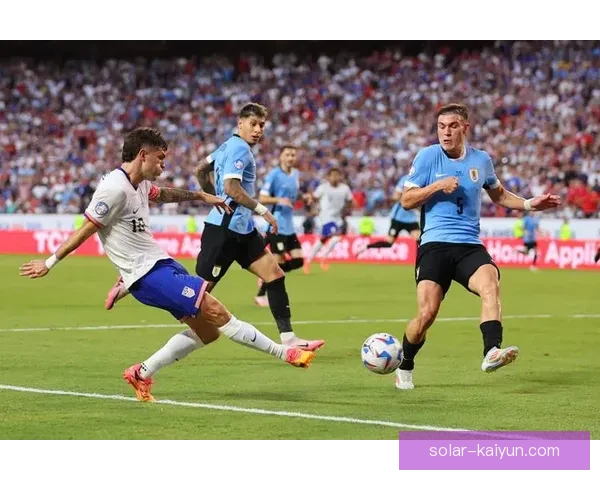 乌拉圭队定位球表现持续提升，近期在友谊赛中展现战术灵活性。